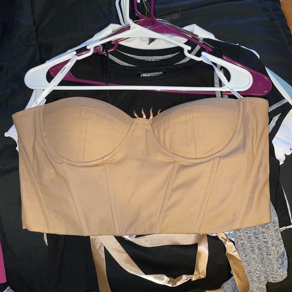 SHEIN Size Large. Ties in back.